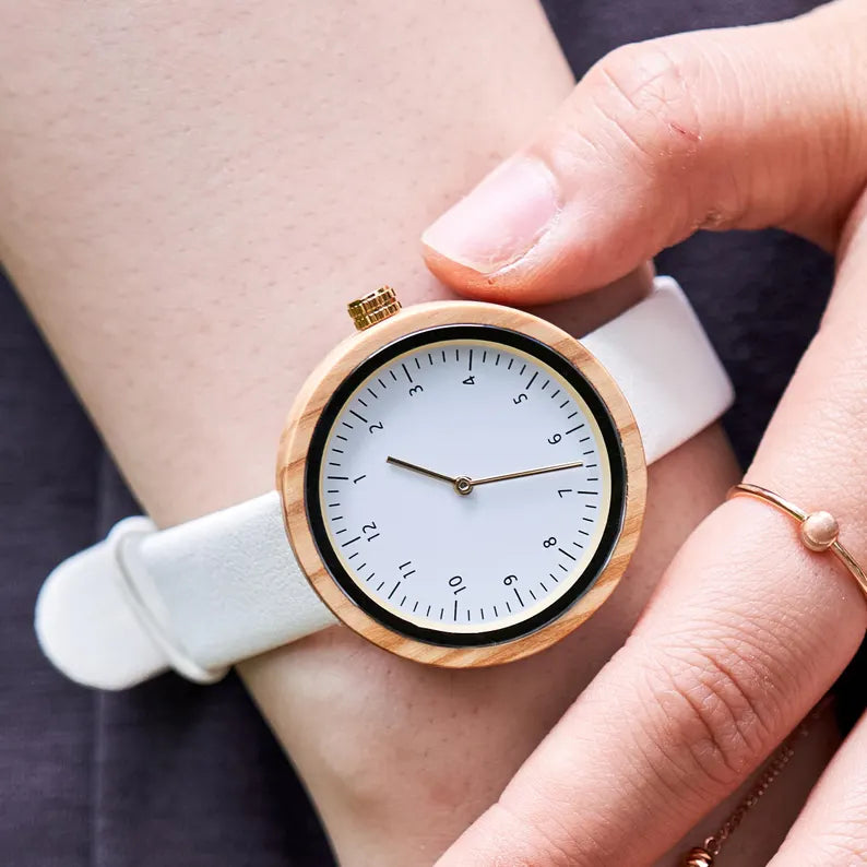 W156 Engraved Walnut Wood Watch-Women's Leather Wristwatch